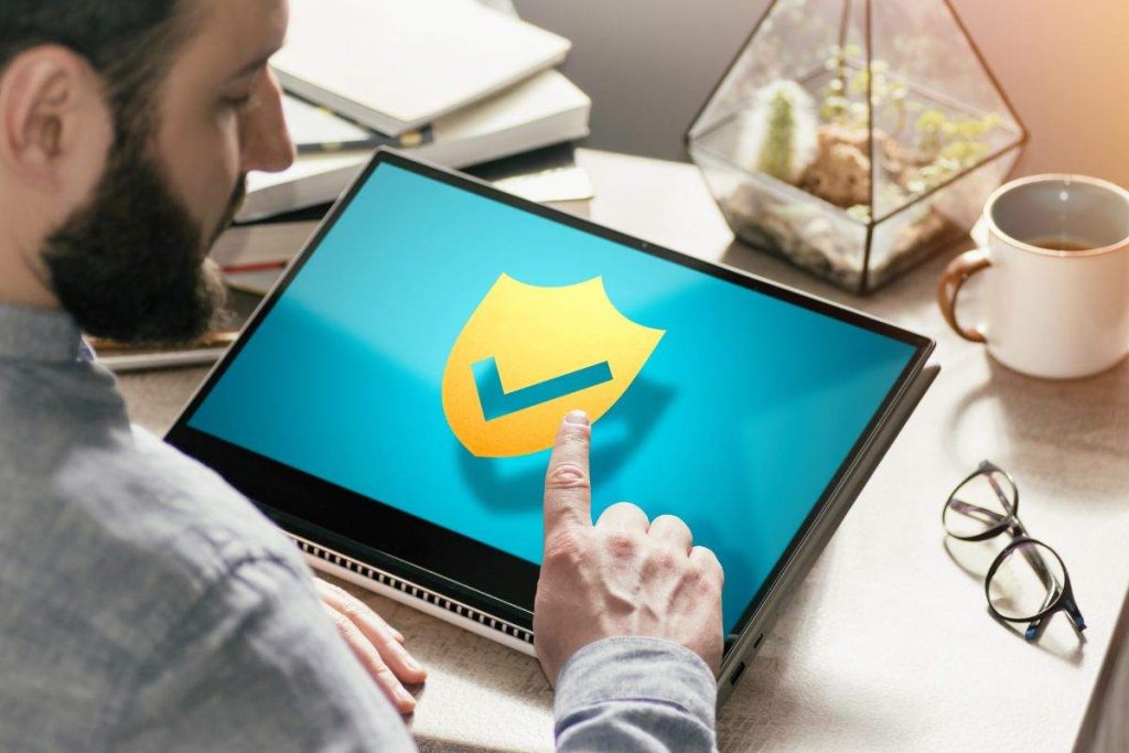 persona con tablet