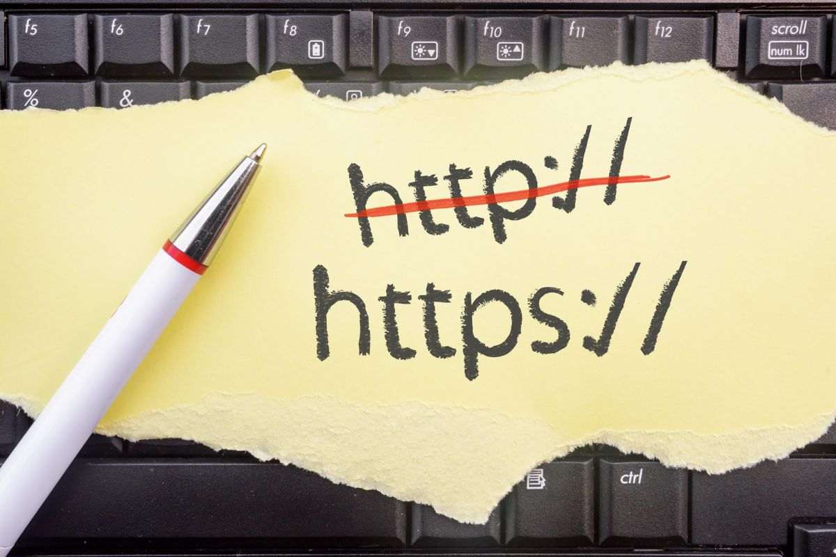 foglio con scritto http e https