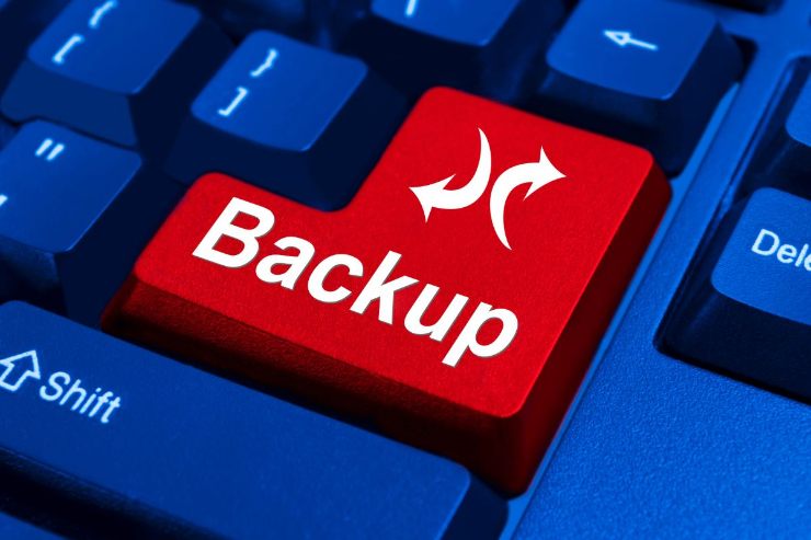 scritta backup su tastiera 