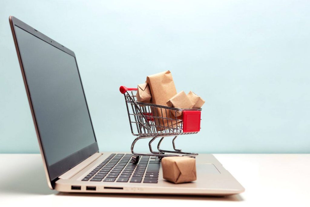 laptop con piccolo carrello